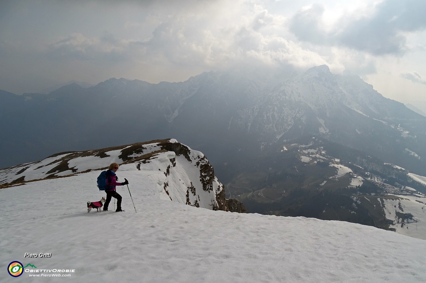 66 Vista sul Colle di Zambla e in Alben.JPG -                                